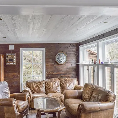 Semesterbostad Three-bedroom Holiday In Markhus
